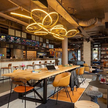 Moxy Paris Кламар Екстериор снимка