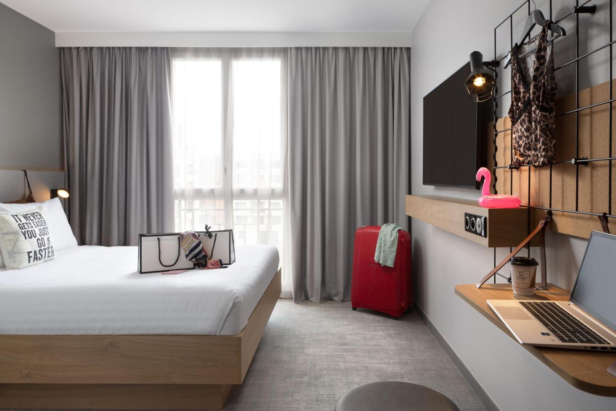 Moxy Paris Кламар Екстериор снимка
