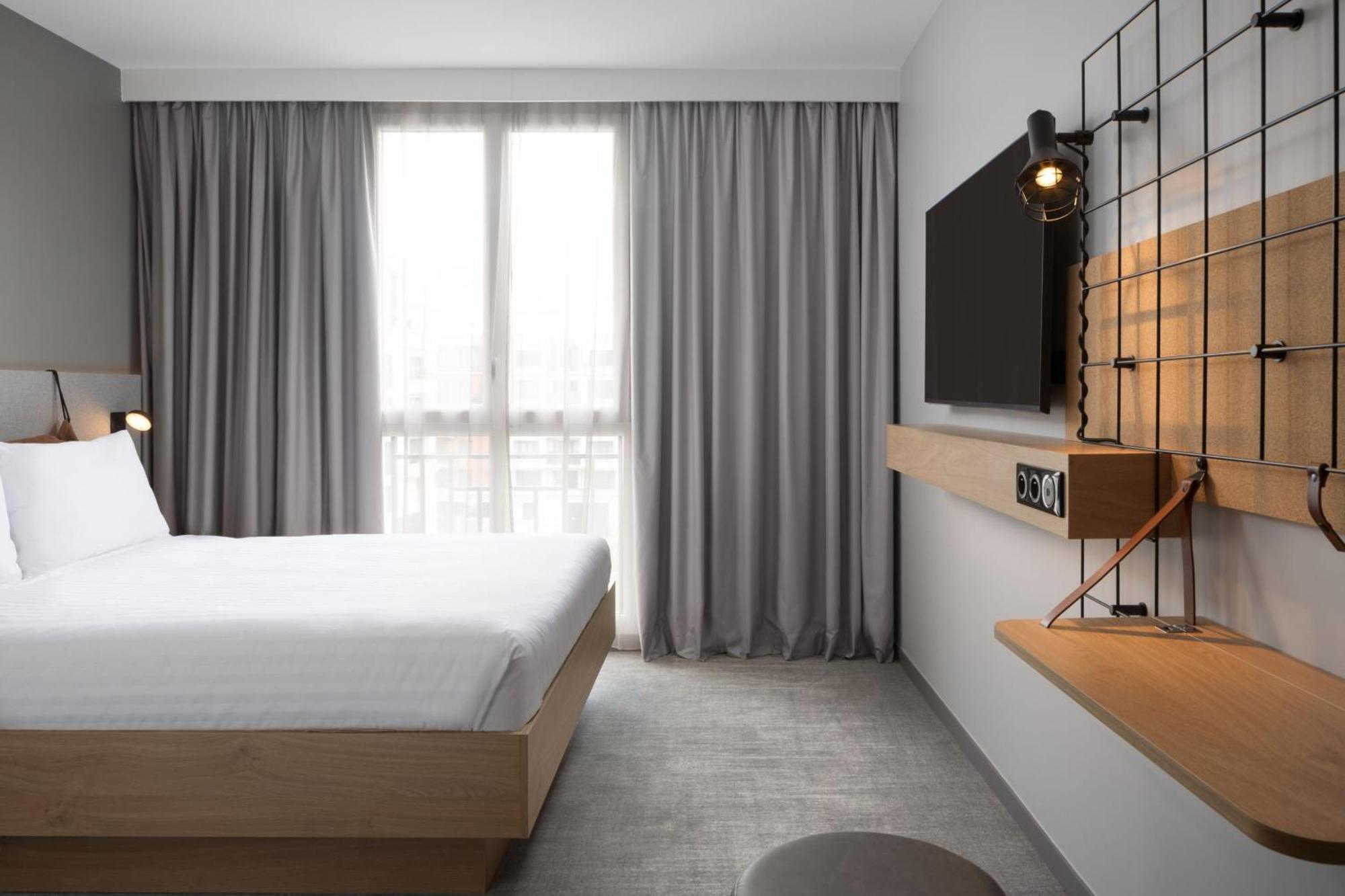 Moxy Paris Кламар Екстериор снимка