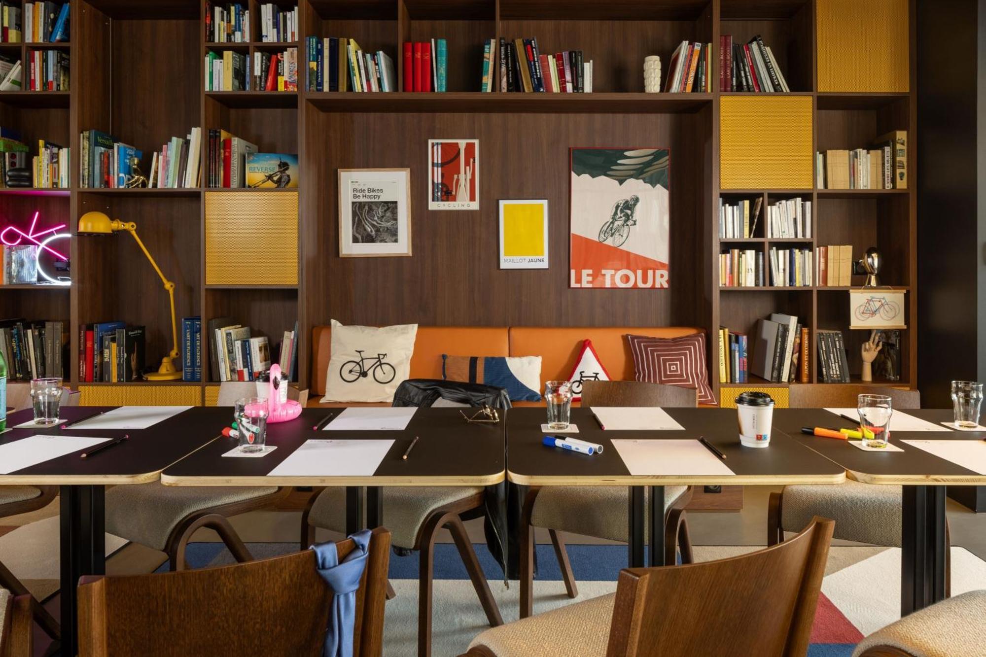 Moxy Paris Кламар Екстериор снимка