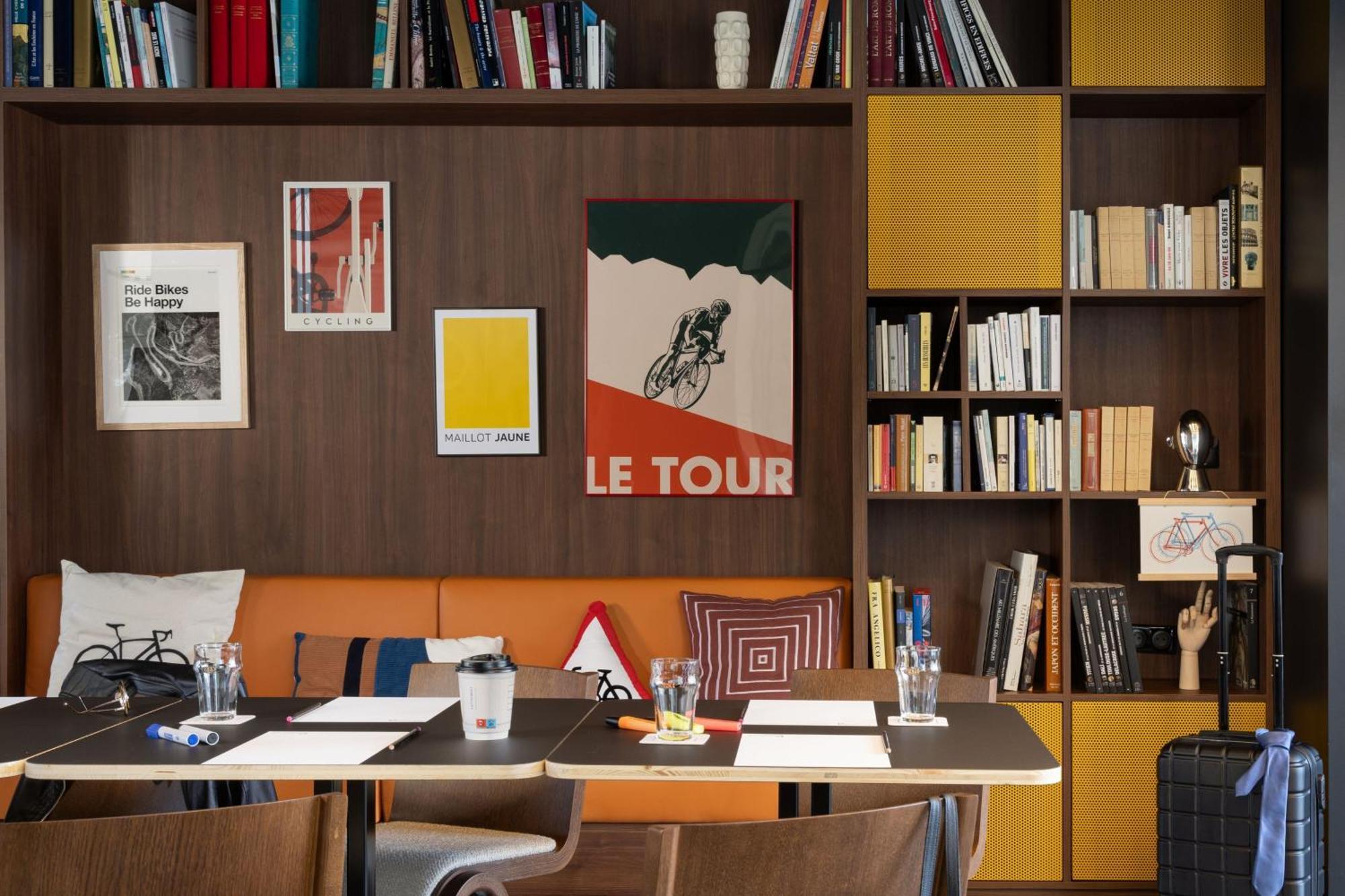 Moxy Paris Кламар Екстериор снимка