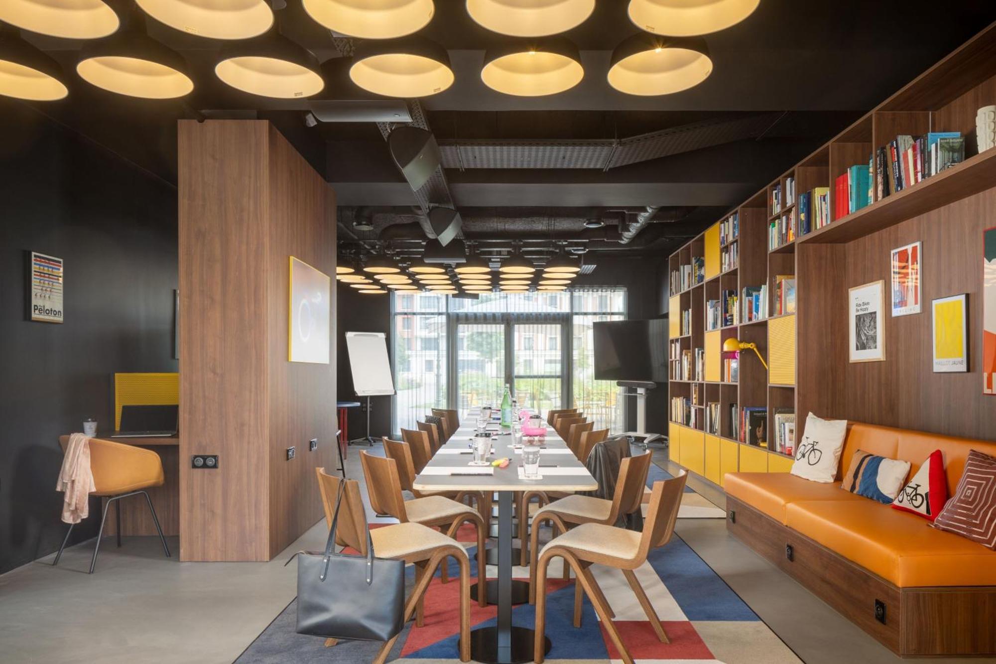 Moxy Paris Кламар Екстериор снимка