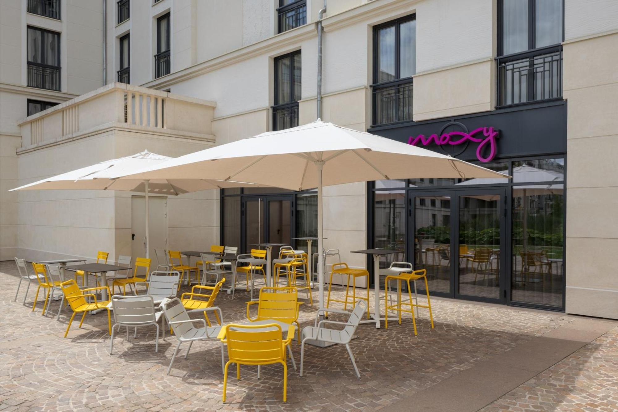 Moxy Paris Кламар Екстериор снимка