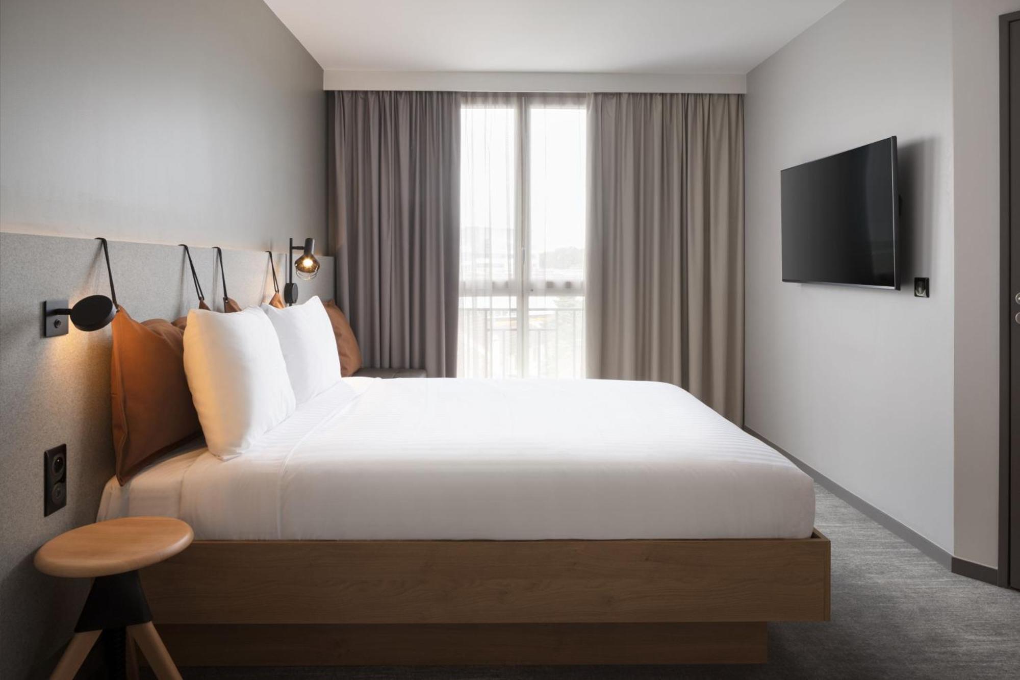 Moxy Paris Кламар Екстериор снимка