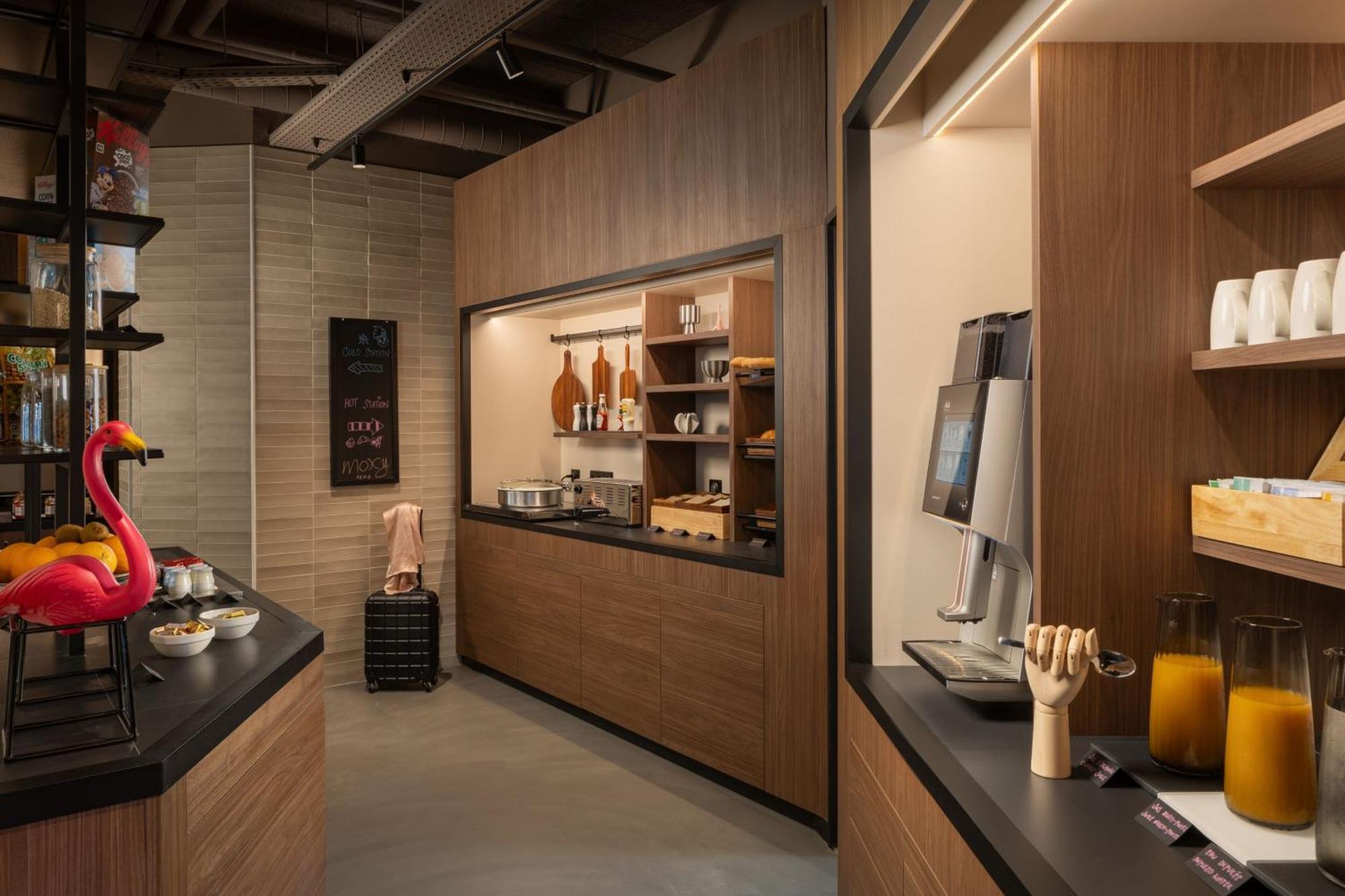 Moxy Paris Кламар Екстериор снимка
