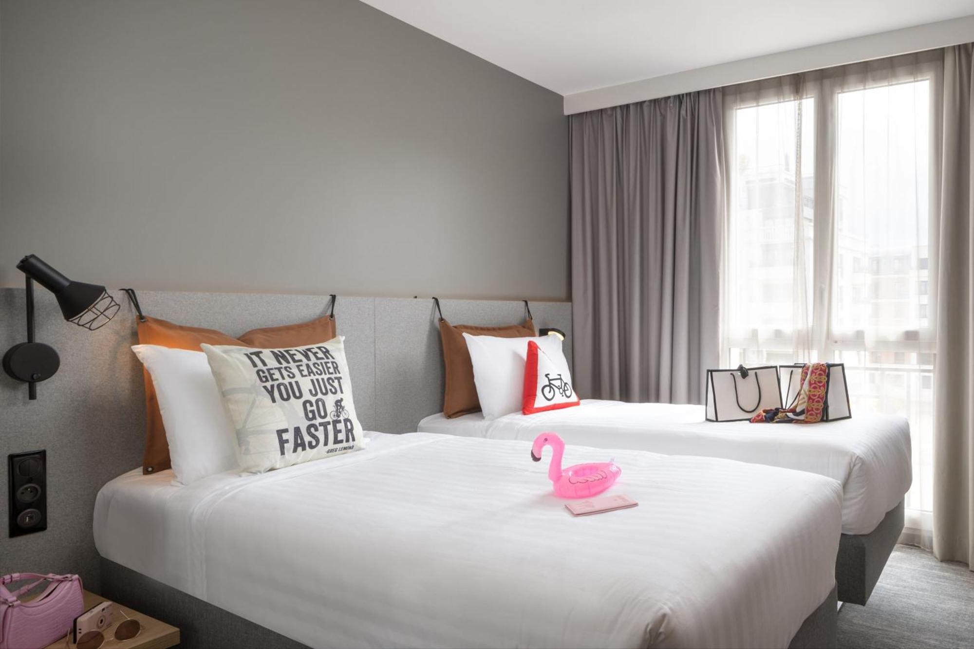 Moxy Paris Кламар Екстериор снимка