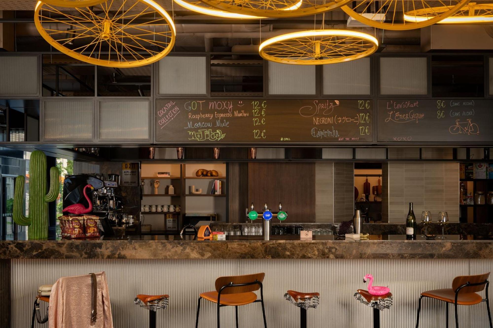 Moxy Paris Кламар Екстериор снимка
