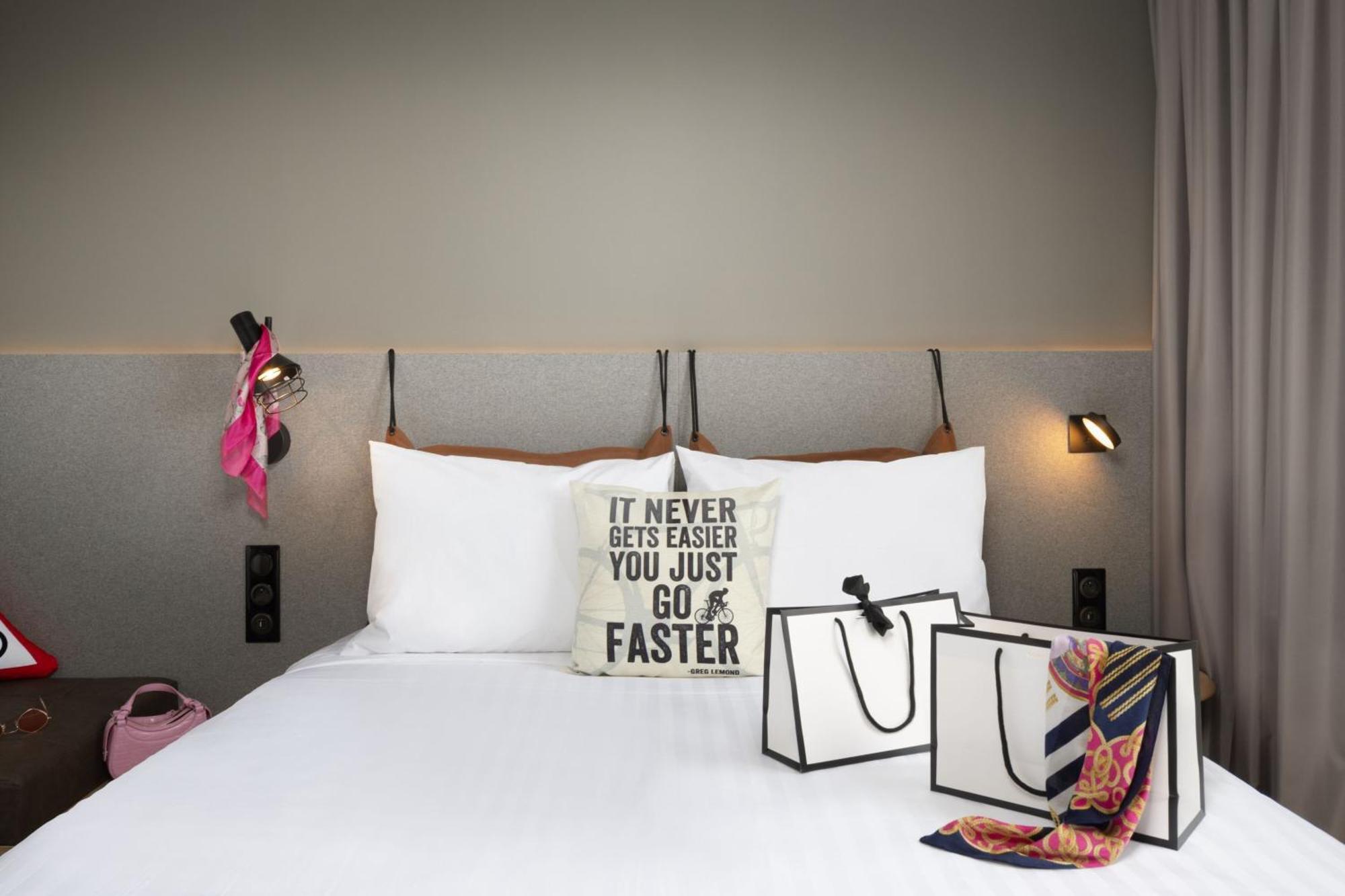 Moxy Paris Кламар Екстериор снимка