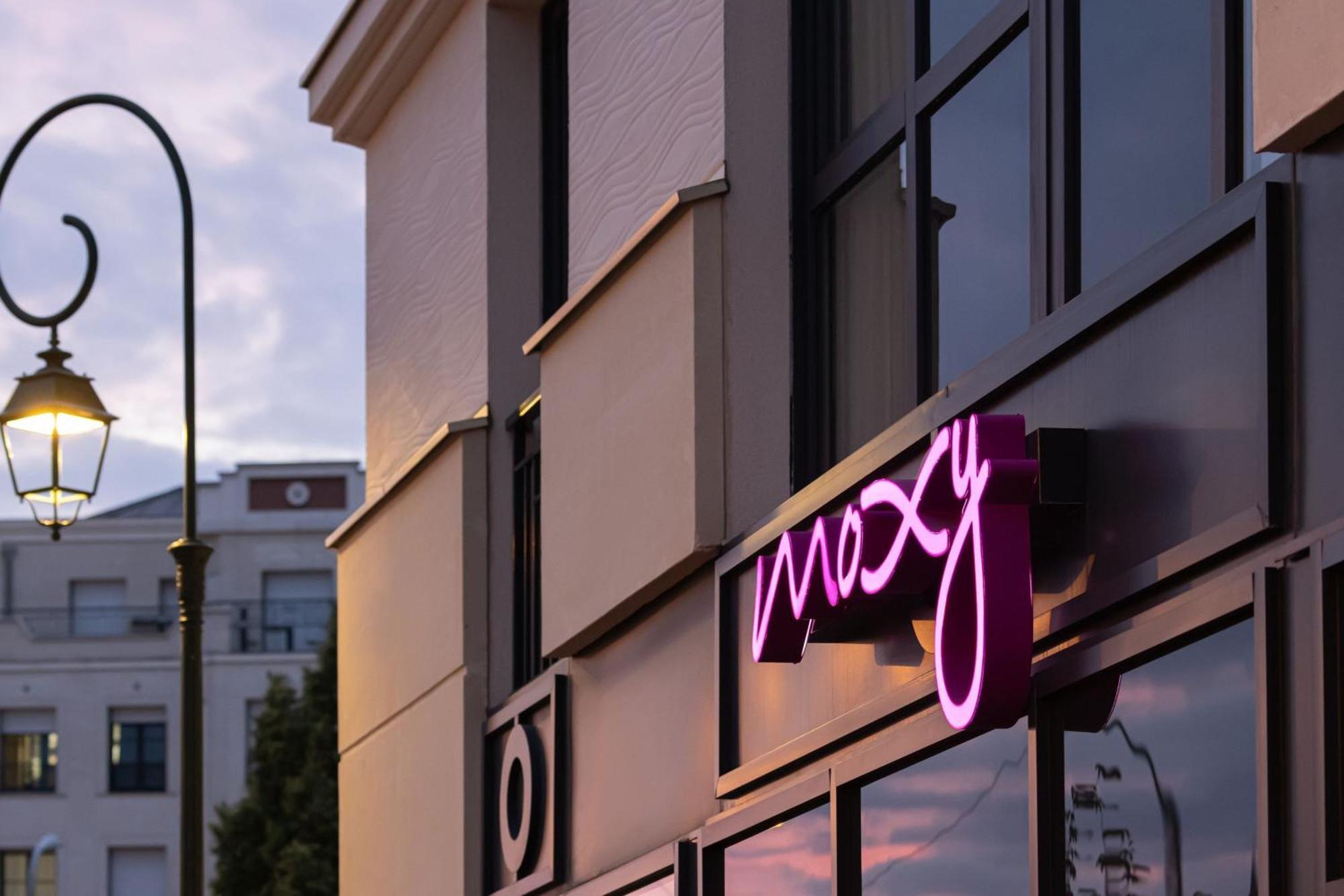 Moxy Paris Кламар Екстериор снимка