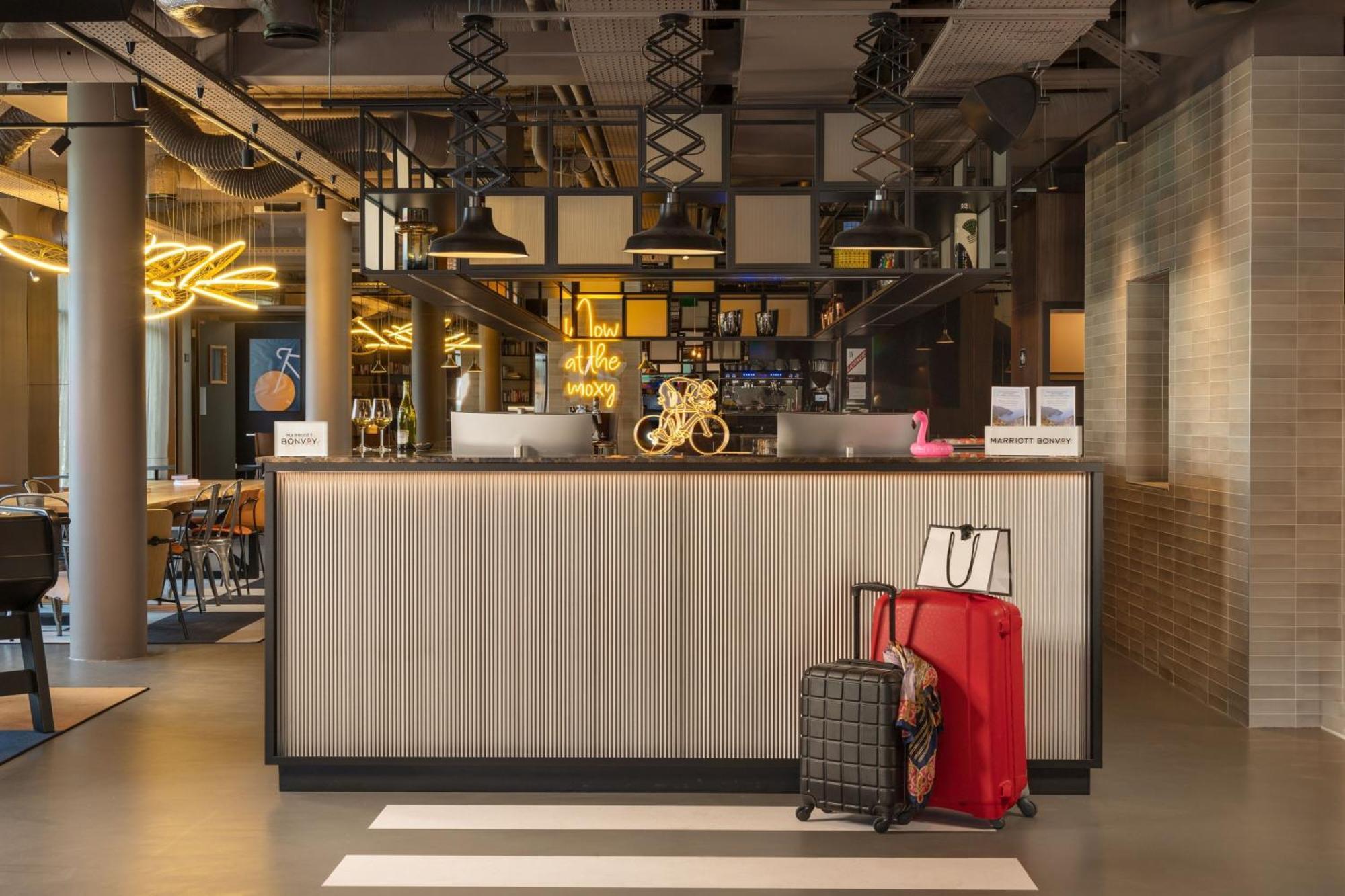 Moxy Paris Кламар Екстериор снимка