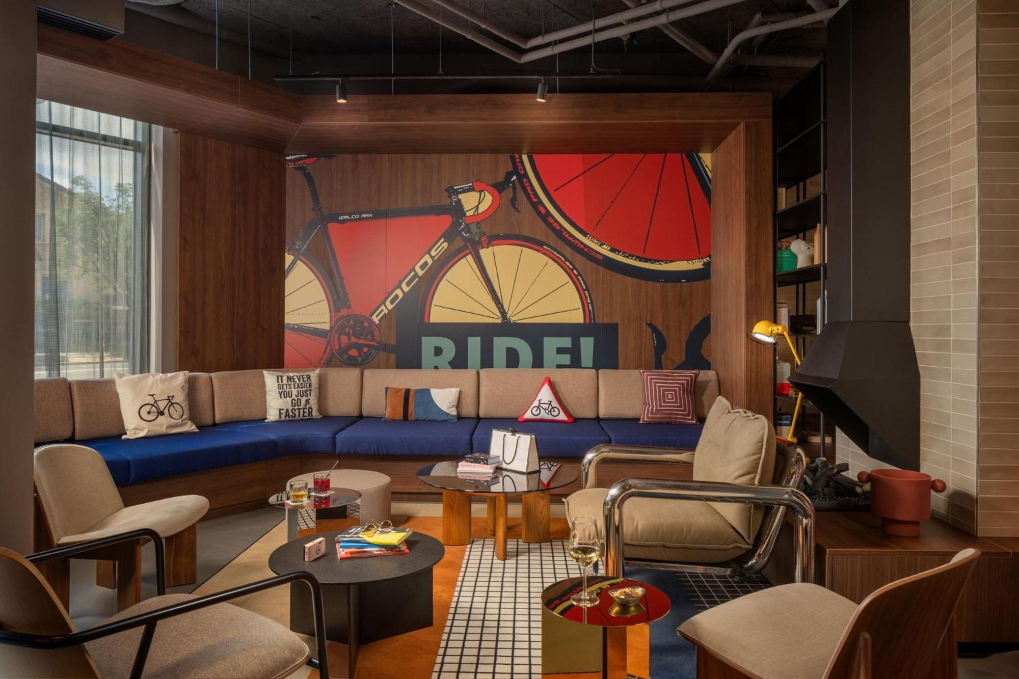 Moxy Paris Кламар Екстериор снимка