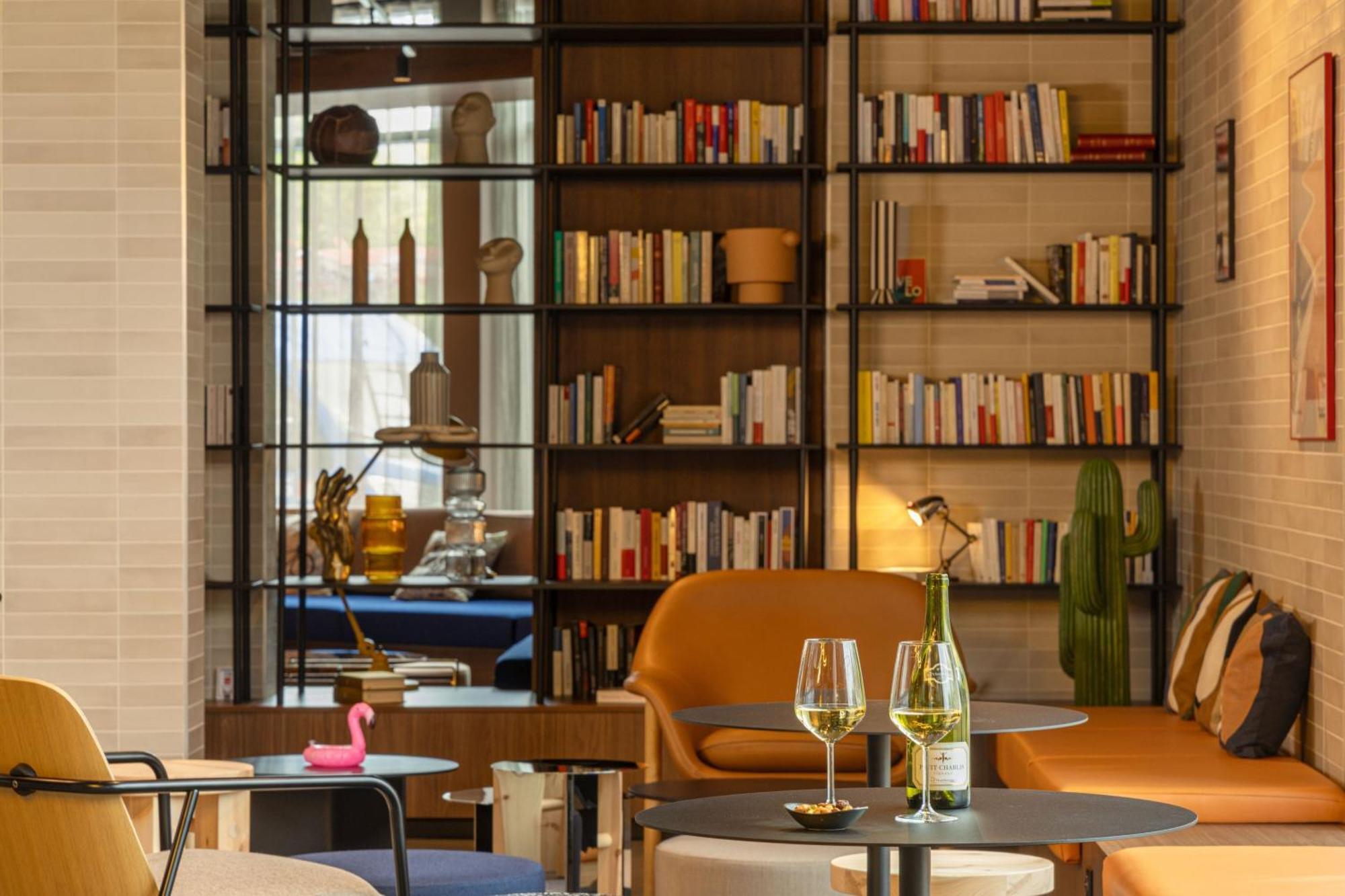 Moxy Paris Кламар Екстериор снимка
