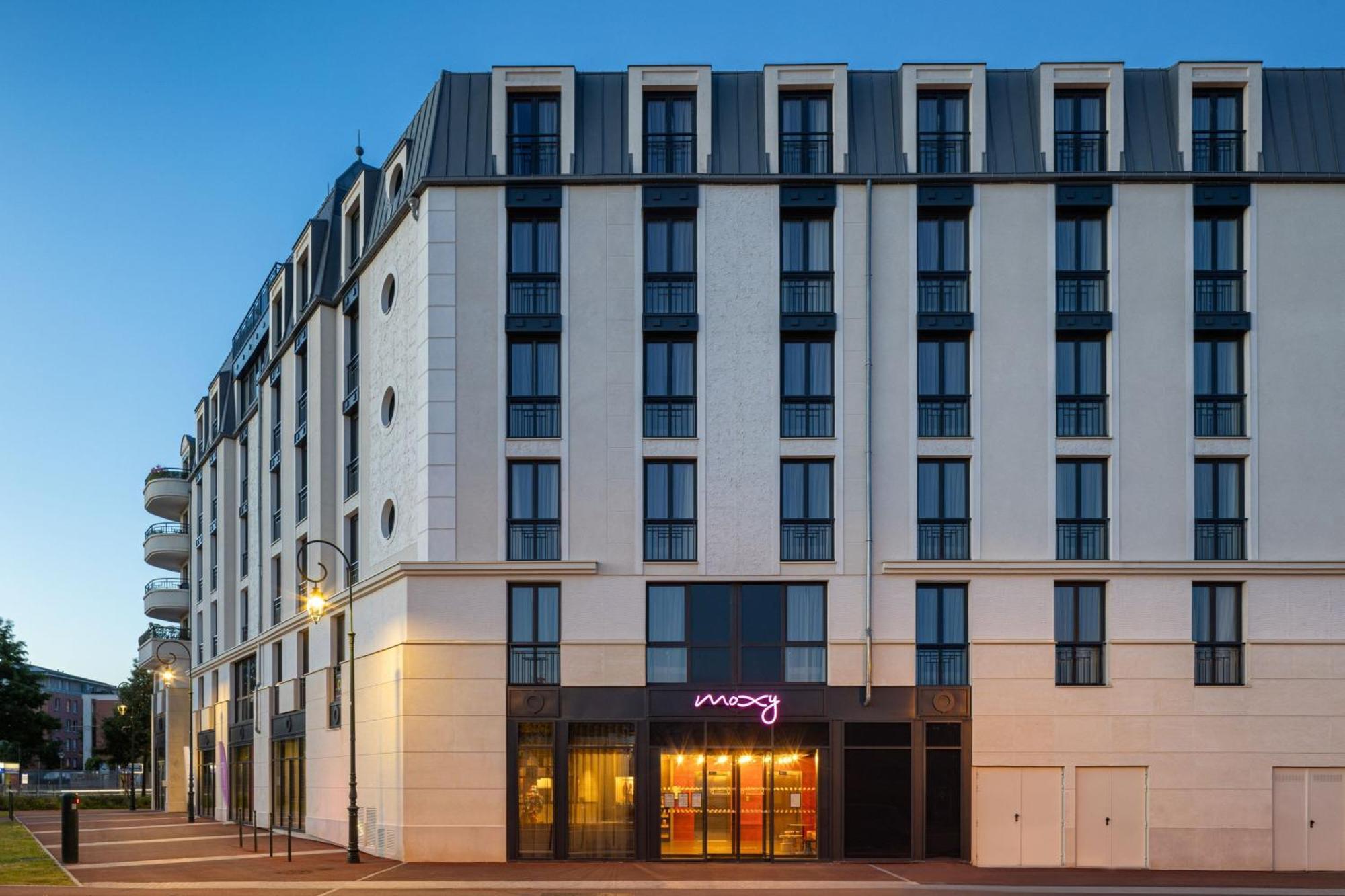 Moxy Paris Кламар Екстериор снимка