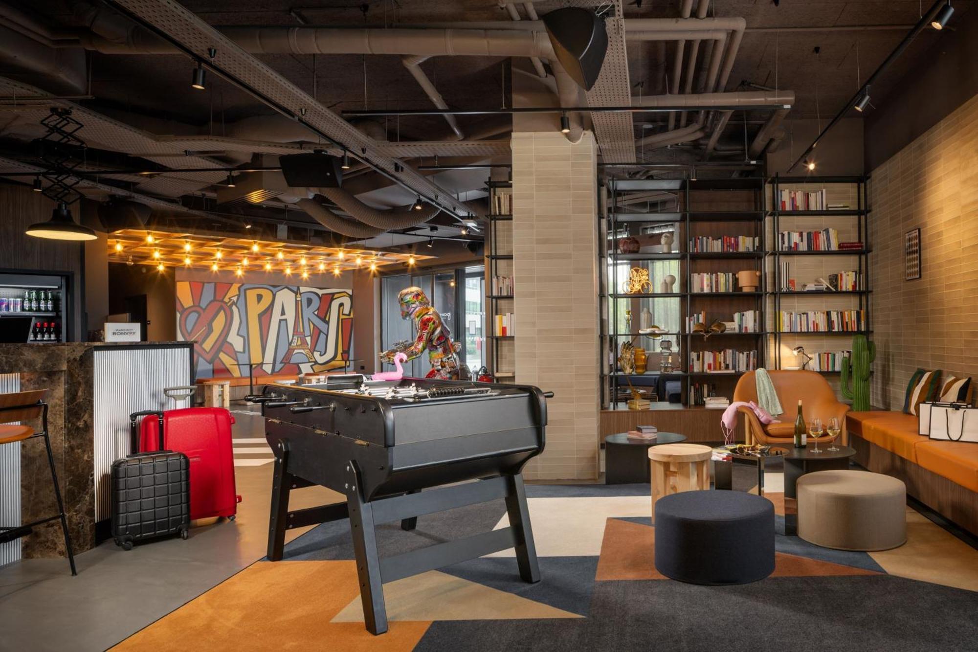 Moxy Paris Кламар Екстериор снимка