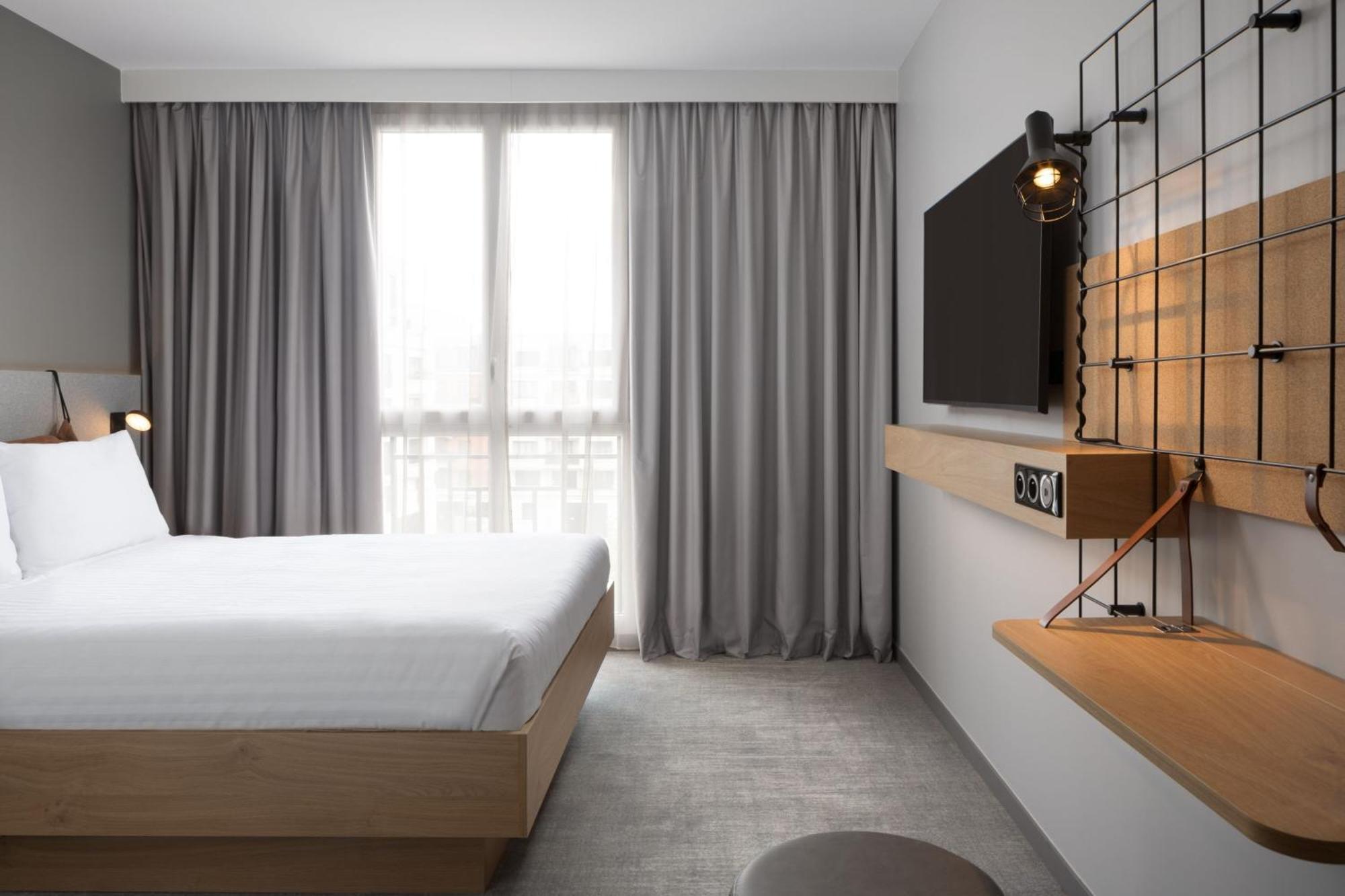 Moxy Paris Кламар Екстериор снимка