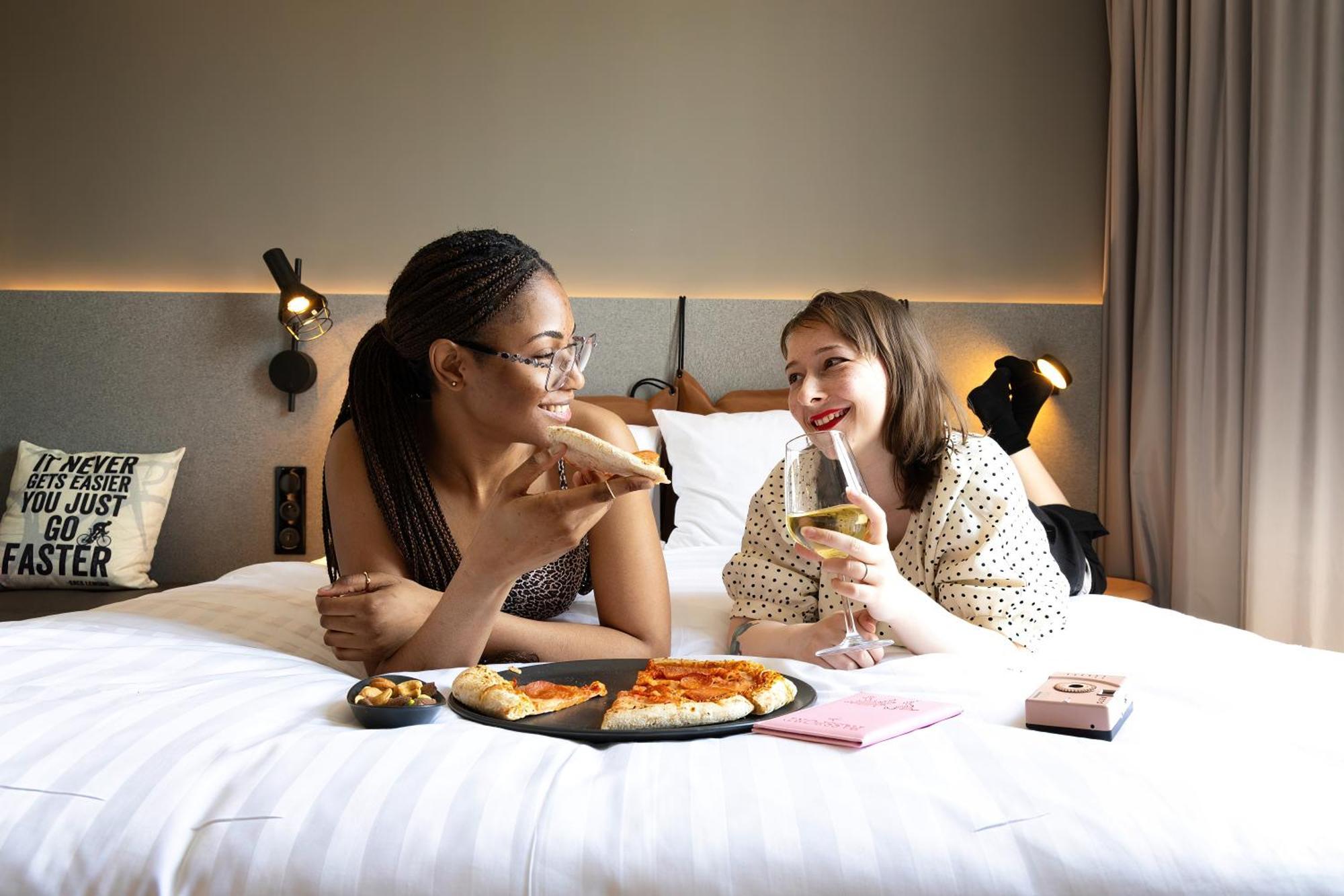 Moxy Paris Кламар Екстериор снимка