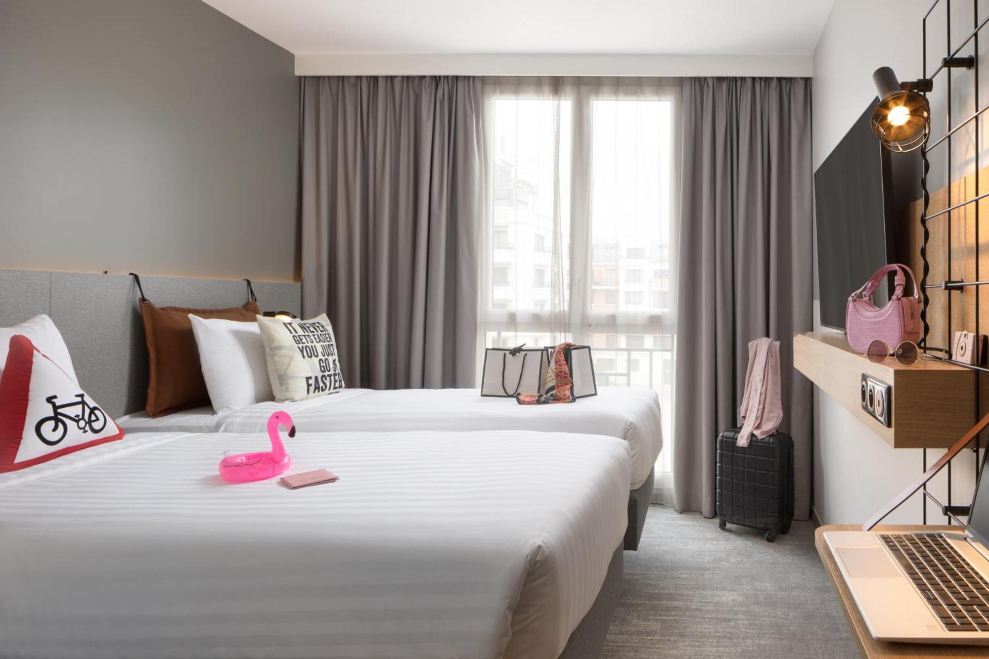 Moxy Paris Кламар Екстериор снимка