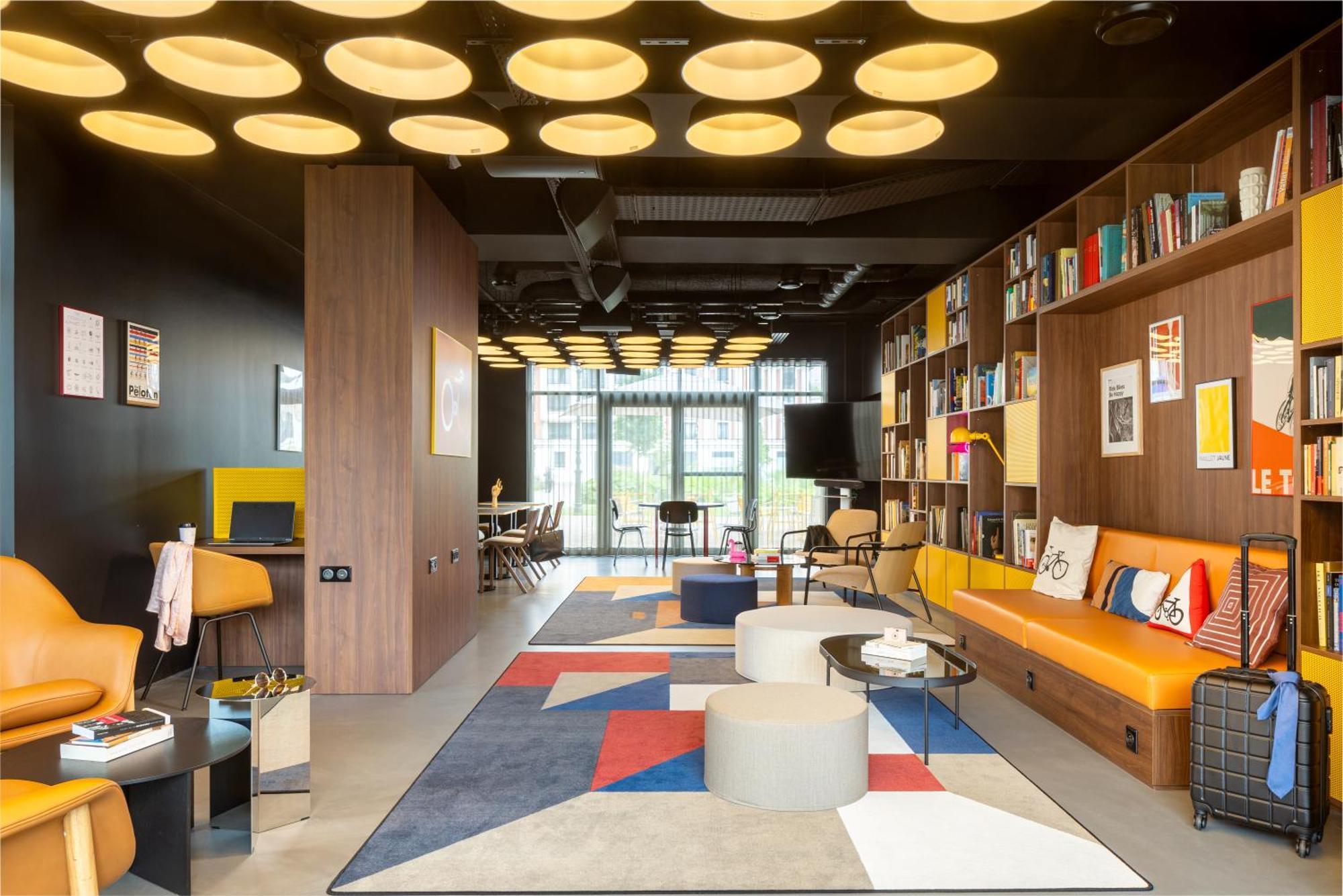 Moxy Paris Кламар Екстериор снимка