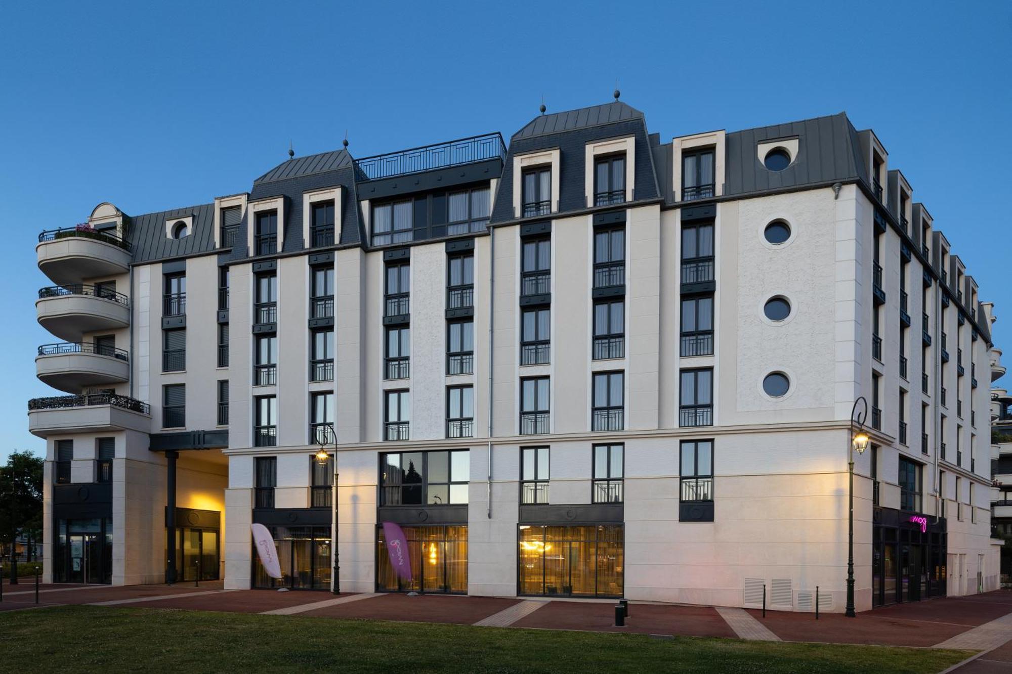 Moxy Paris Кламар Екстериор снимка