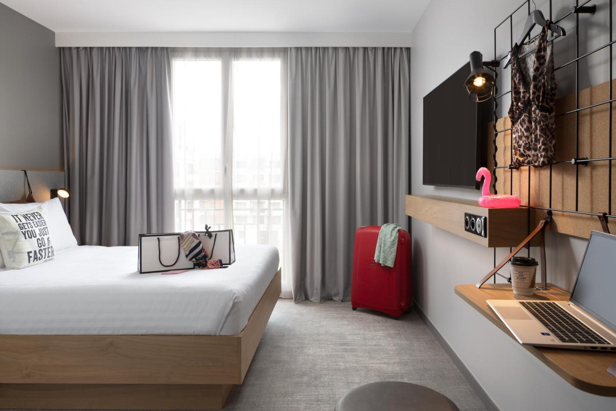 Moxy Paris Кламар Екстериор снимка