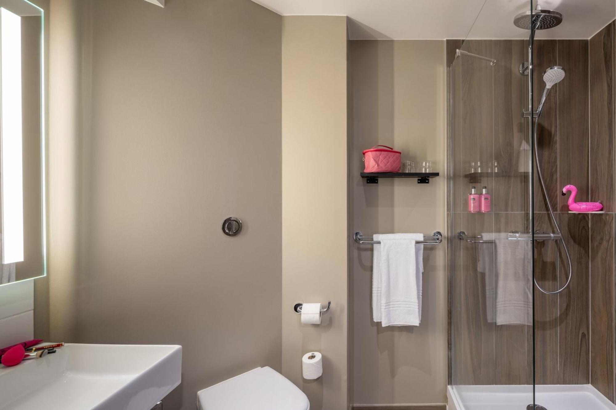 Moxy Paris Кламар Екстериор снимка