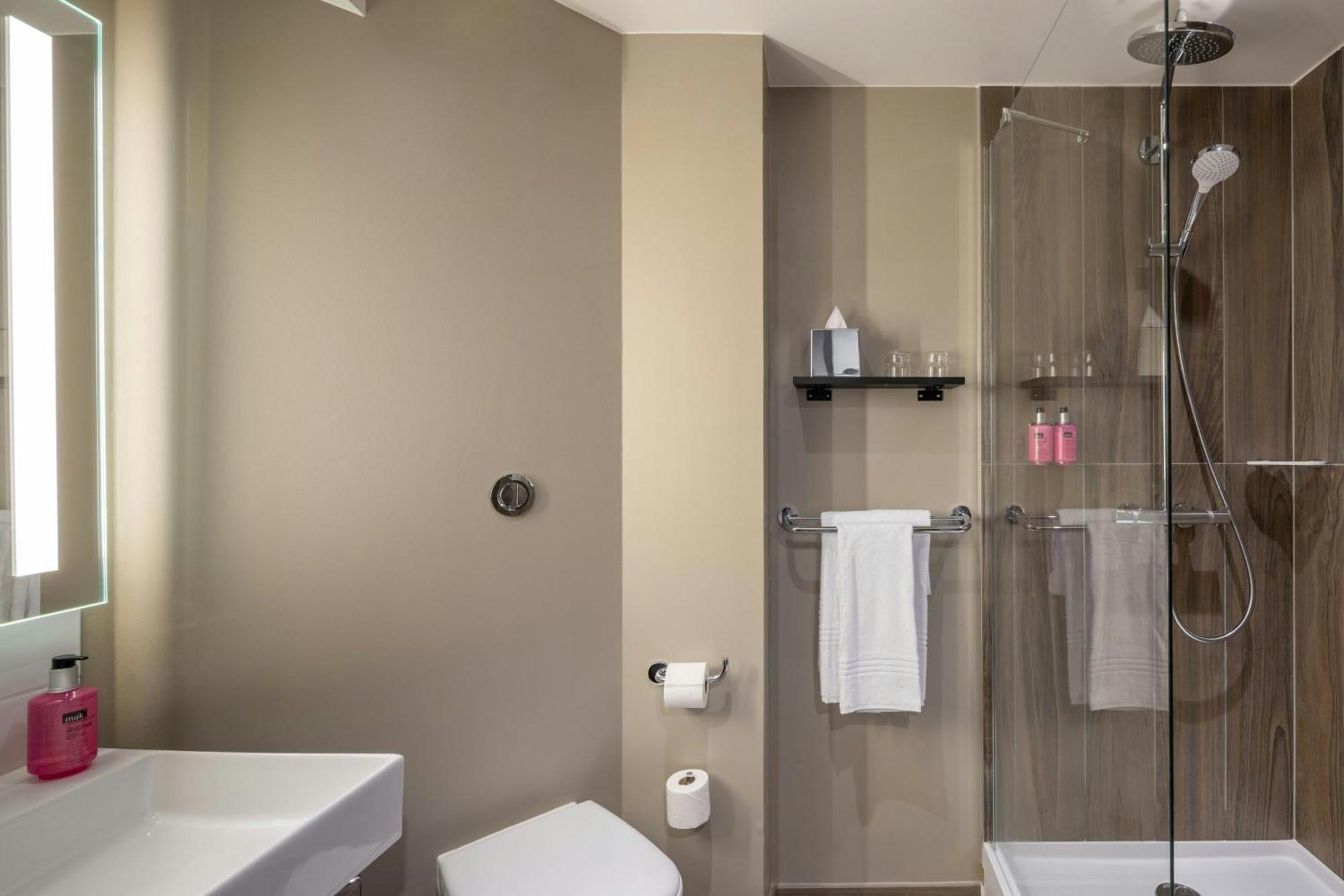 Moxy Paris Кламар Екстериор снимка