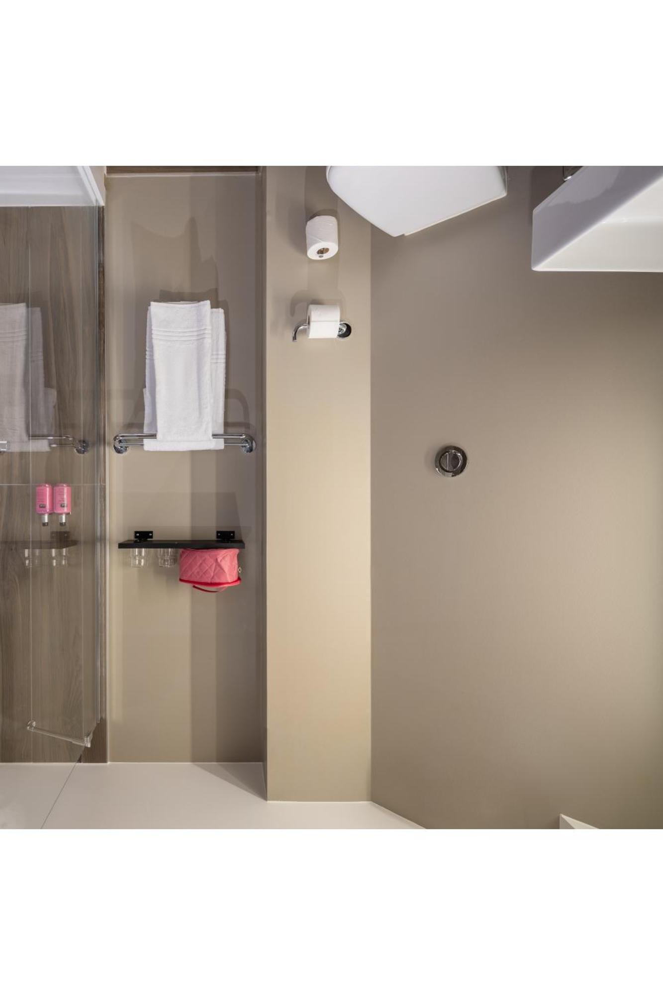 Moxy Paris Кламар Екстериор снимка